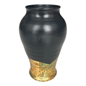 Vază ceramică neagră decorată manual cu foiță de aur antichizată – 20 cm - Img 1