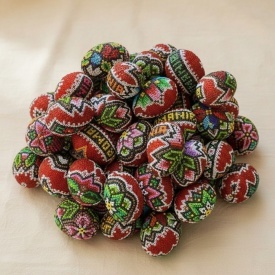 Ou din lemn cu margele, lucrat manual, 5 cm,decor traditional si autentic - Img 5