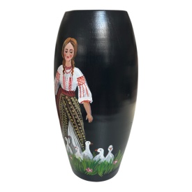 Vază decorativă 30 cm cu țărancă în costum tradițional conducând gâștele - Img 3