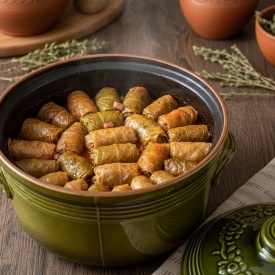 Oala de lut pentru sarmale 8L, smaltuita, ceramica verde cu capac, lucrata manual, gatit traditional la cuptor - Img 3