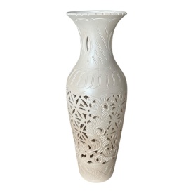 Vaza ceramica perforata inalta 67 cm alba, decoratiune eleganta cu efect decorativ de lumina pentru living, hol si spatii comerciale - Img 1